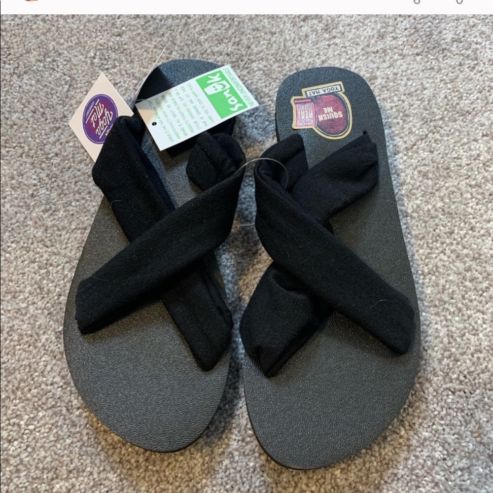 NWT yoga mat sandals sanuk NWT